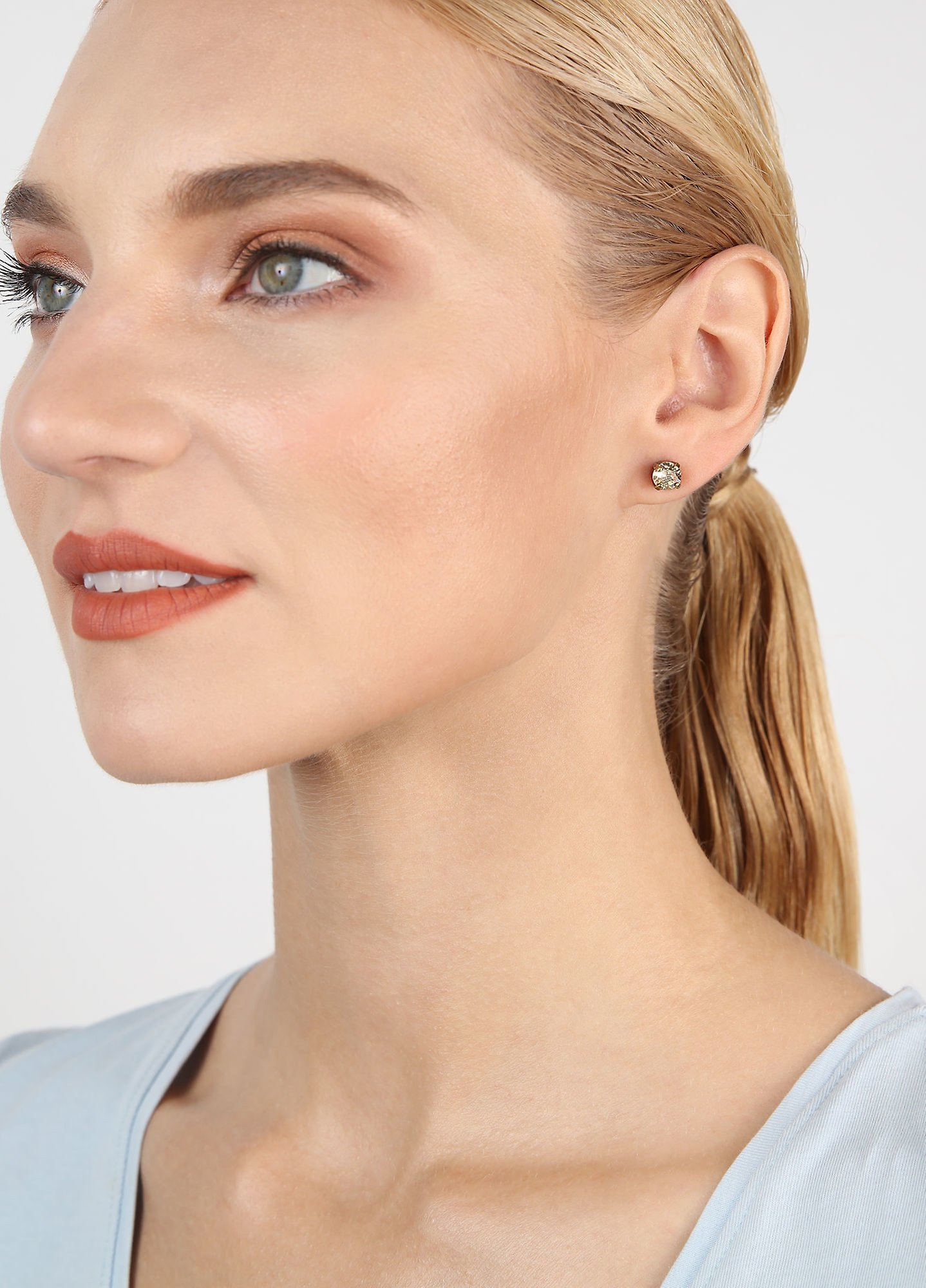 image for Earring Stud Black Jack Beige crystal golden shadow SS 29