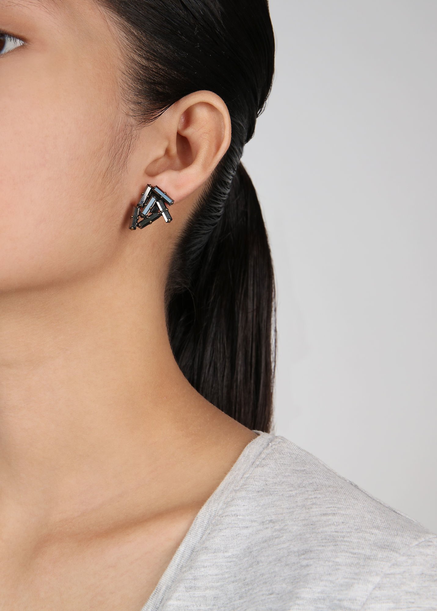 image for Earring Stud Jumping Baguette Shadow Light grey 