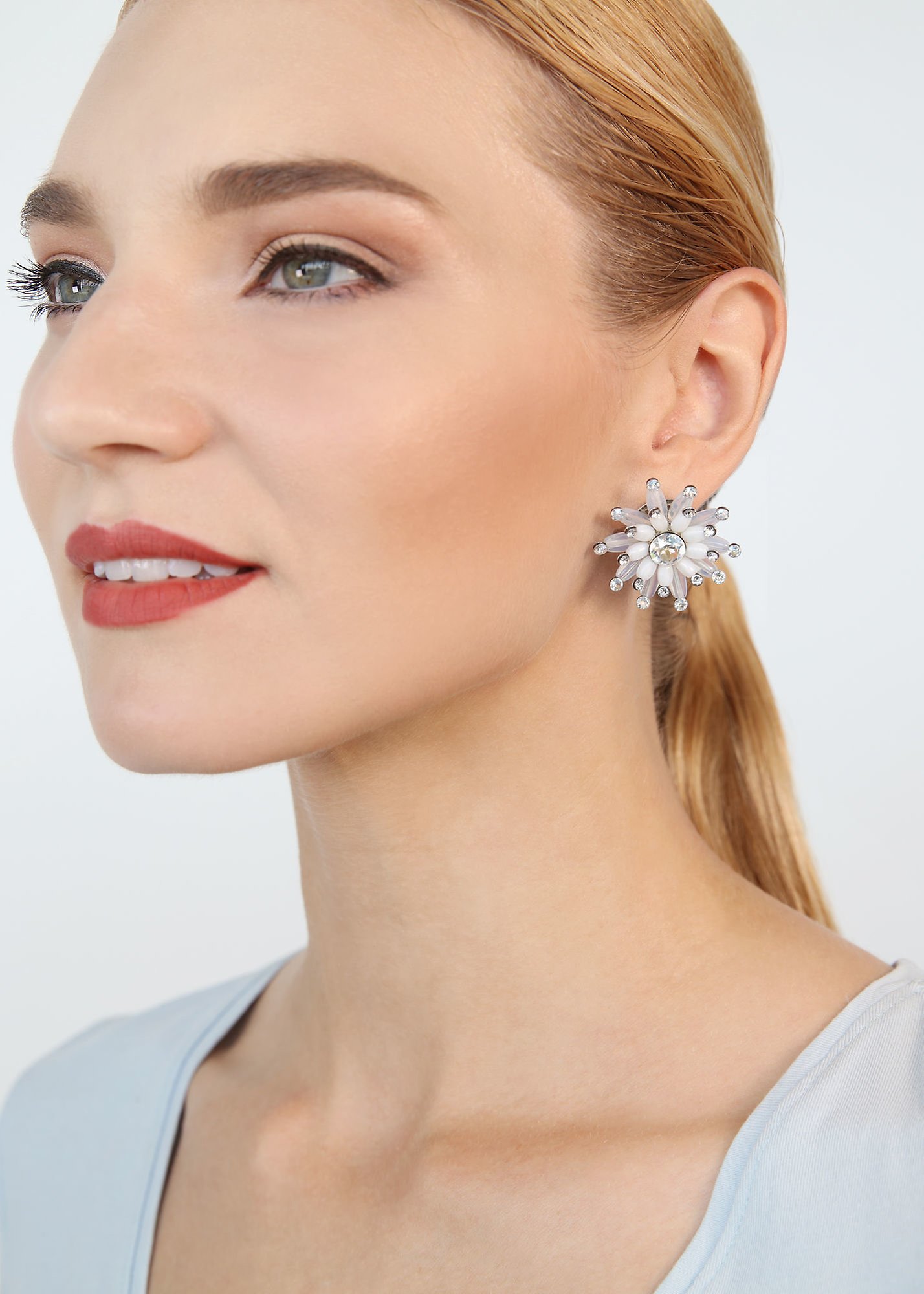 image for Earring Stud Daisy Riot White  size M