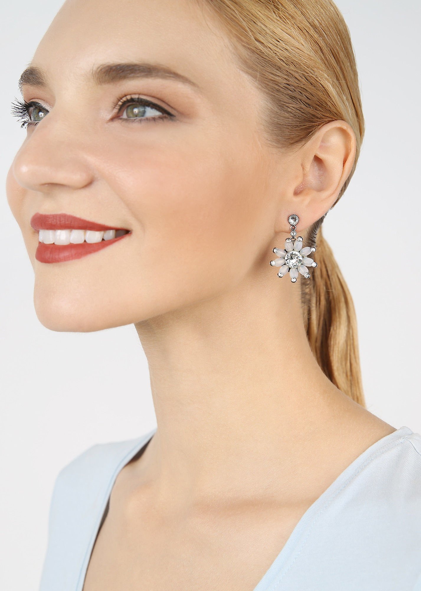 image for Earring Stud Dangling Daisy Riot White  size S