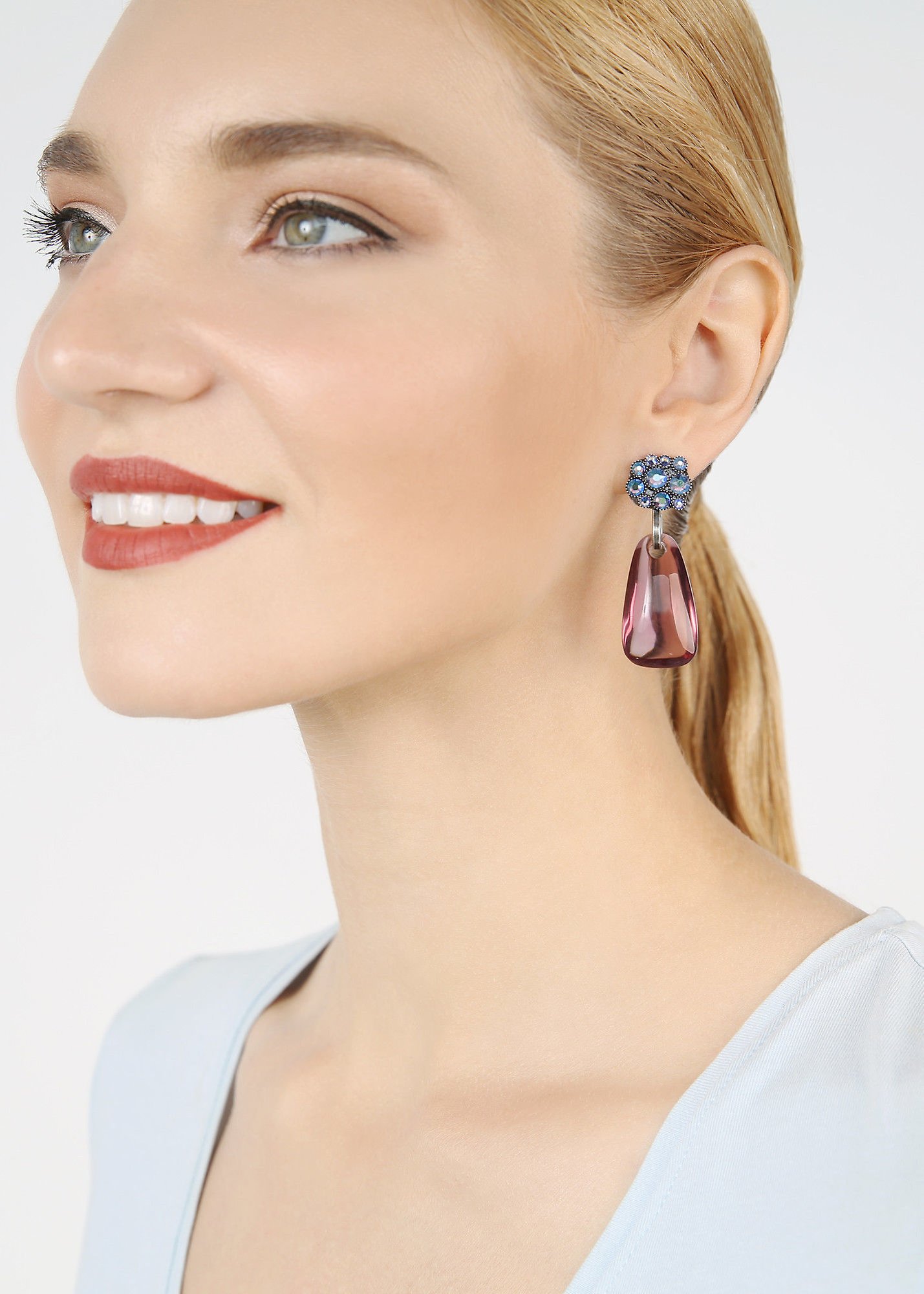 image for Earring Stud Dangling Earth, Wind and Business Blue / Lila  