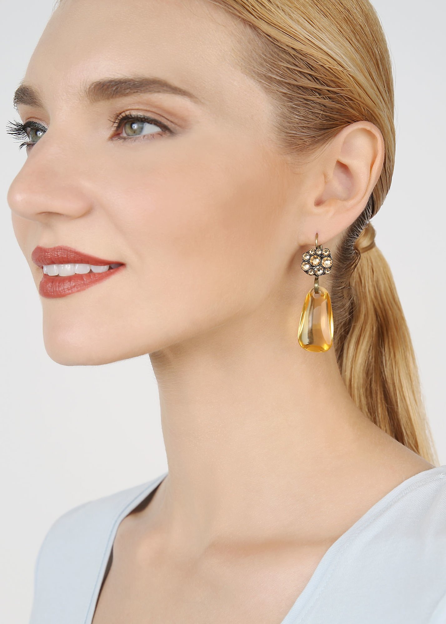 image for Earring Eurowire Dangling Earth, Wind and Business Beige  
