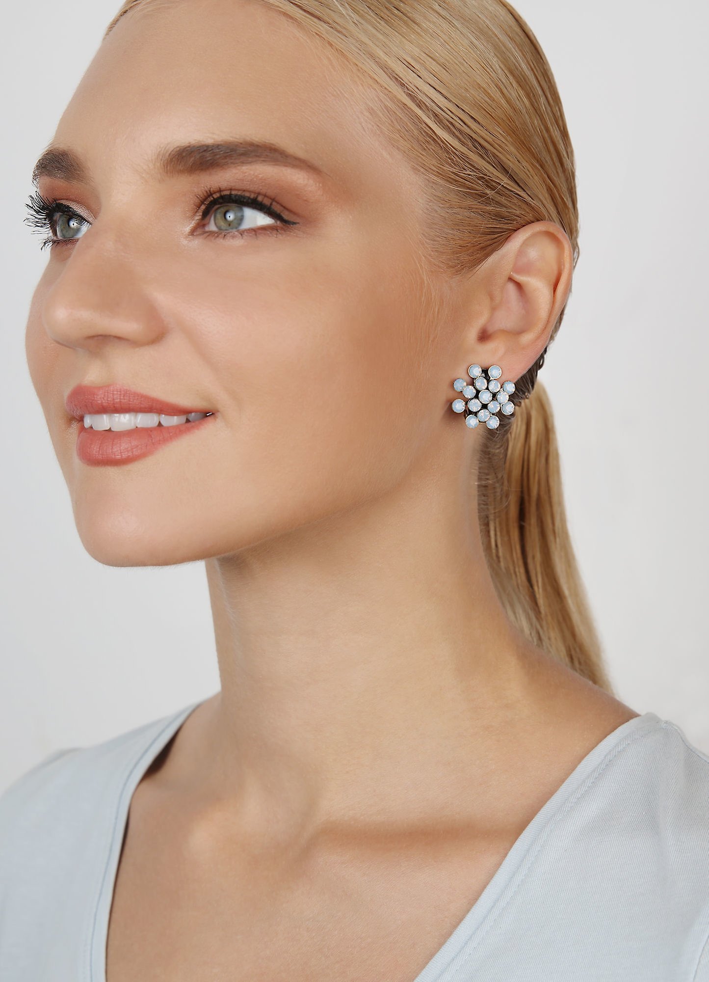 image for Earring clip Magic Fireball Blue lt. sapphire opal Classic Size (21mm Ø)