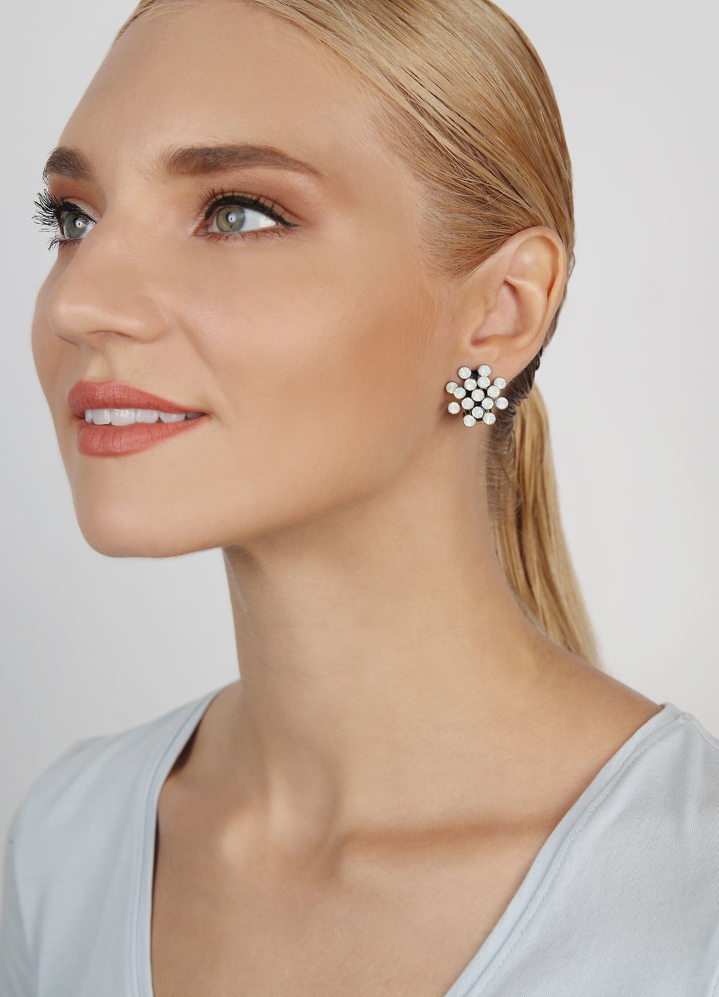 image for Earring clip Magic Fireball White white opal Classic Size (21mm Ø)