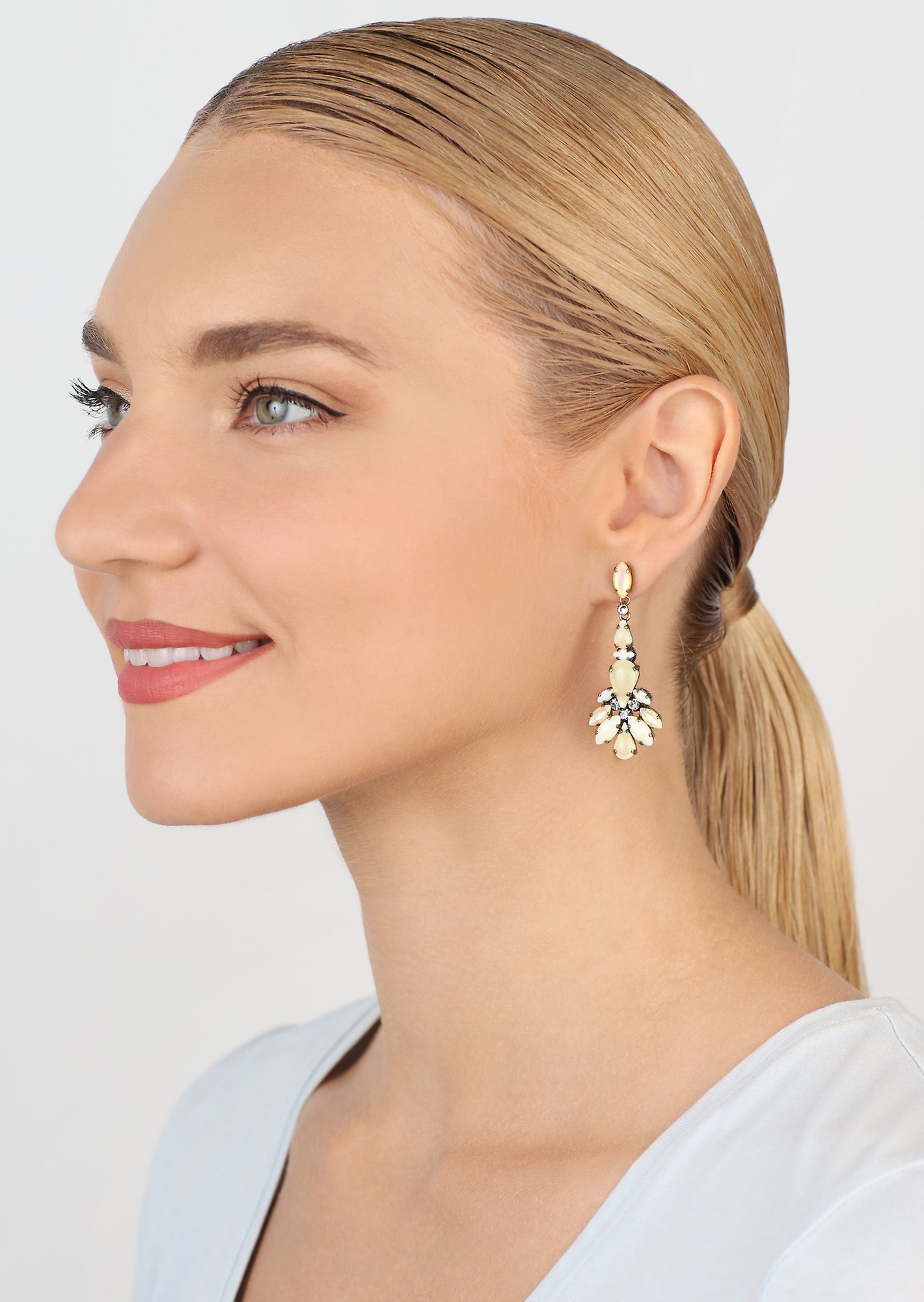image for Earring stud dangling Vichy White  