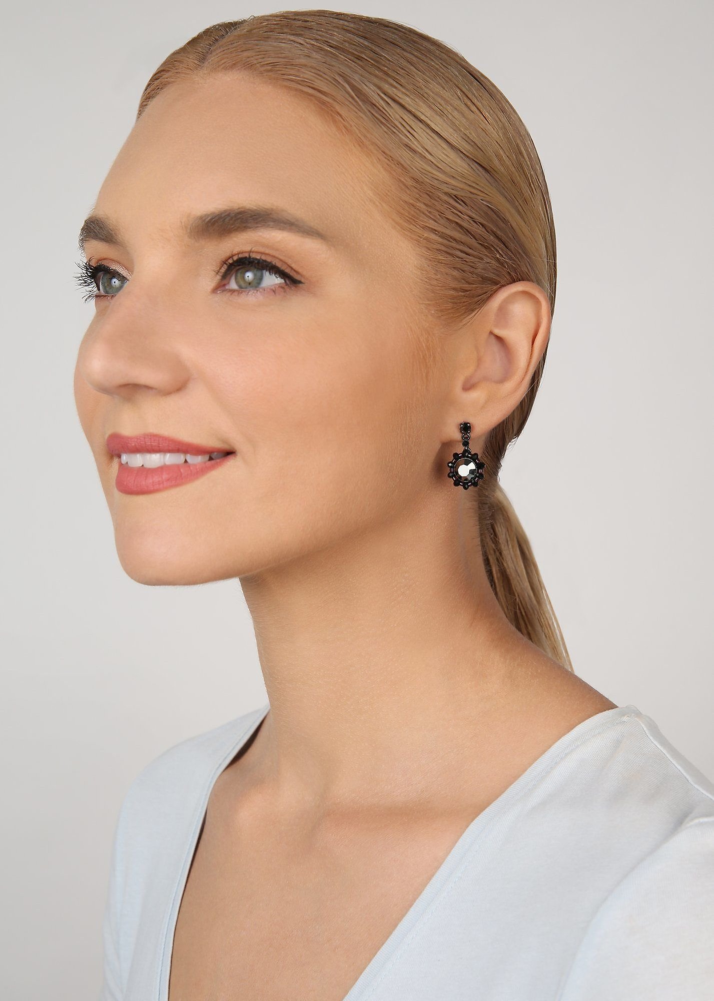 image for Earring Stud Dangling Heart Beat Black / Red  