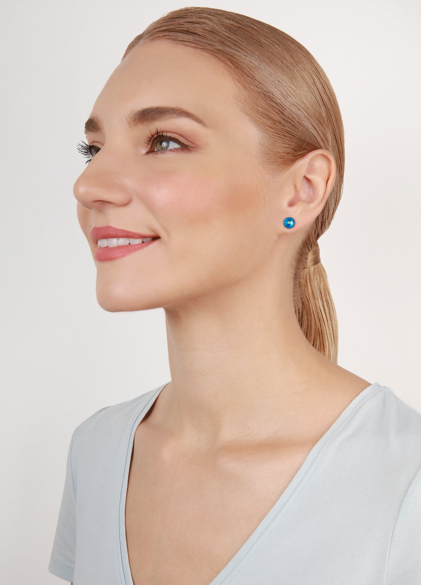 Bild für Ohrstecker flach Black Jack Blau capri blue AB SS 34