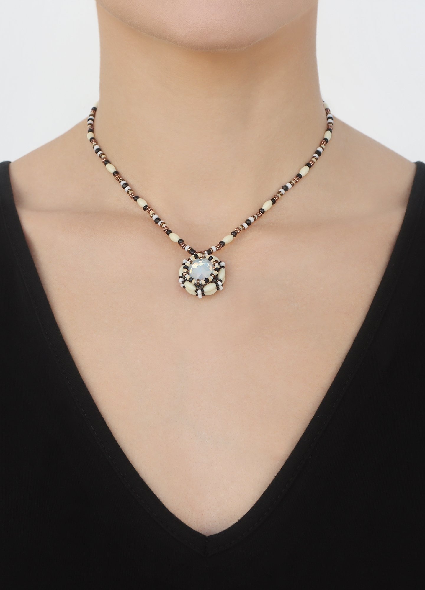 image pour Collier pendant African Kiss Noir / Blanc  size M