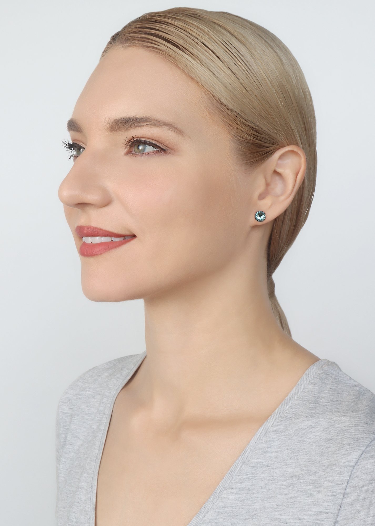 Bild für Ohrstecker flach Black Jack Blau smoked sapphire SS 34