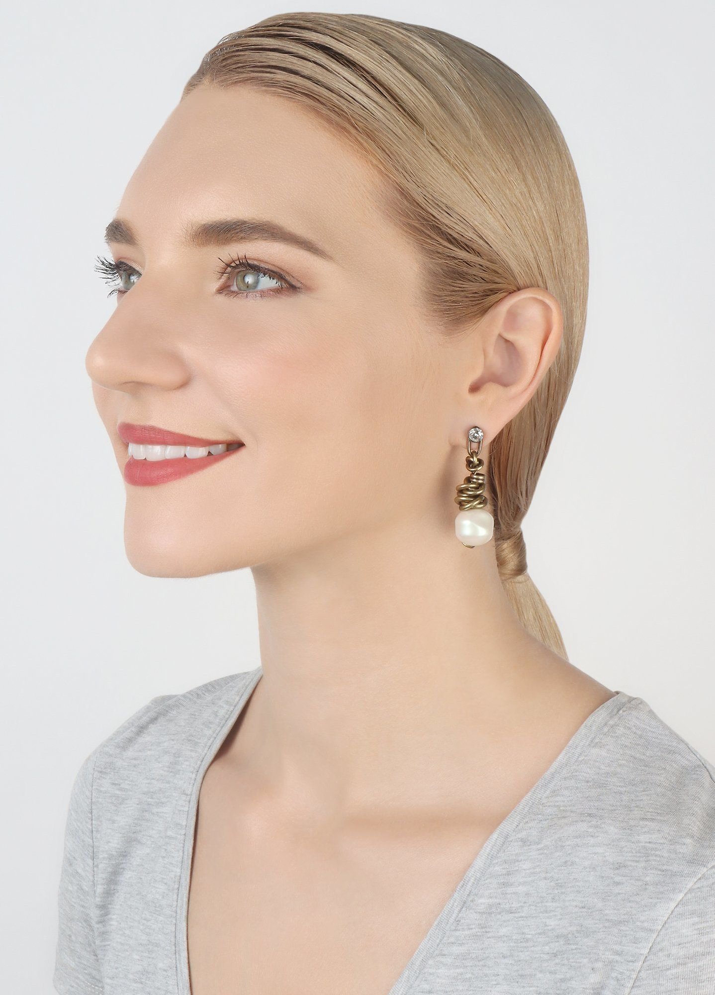 image for Earring Stud Dangling Free Spirit Lila  