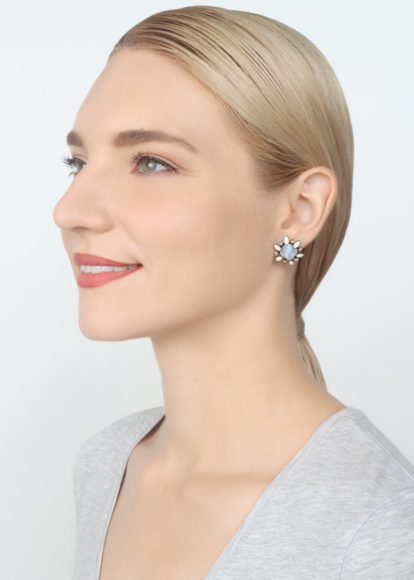 image for Earring Stud Alien Anemone White  size S