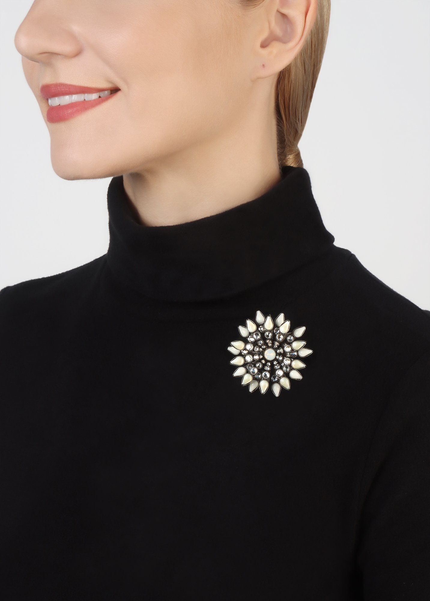 image for Brooch Alien Anemone White  size XL