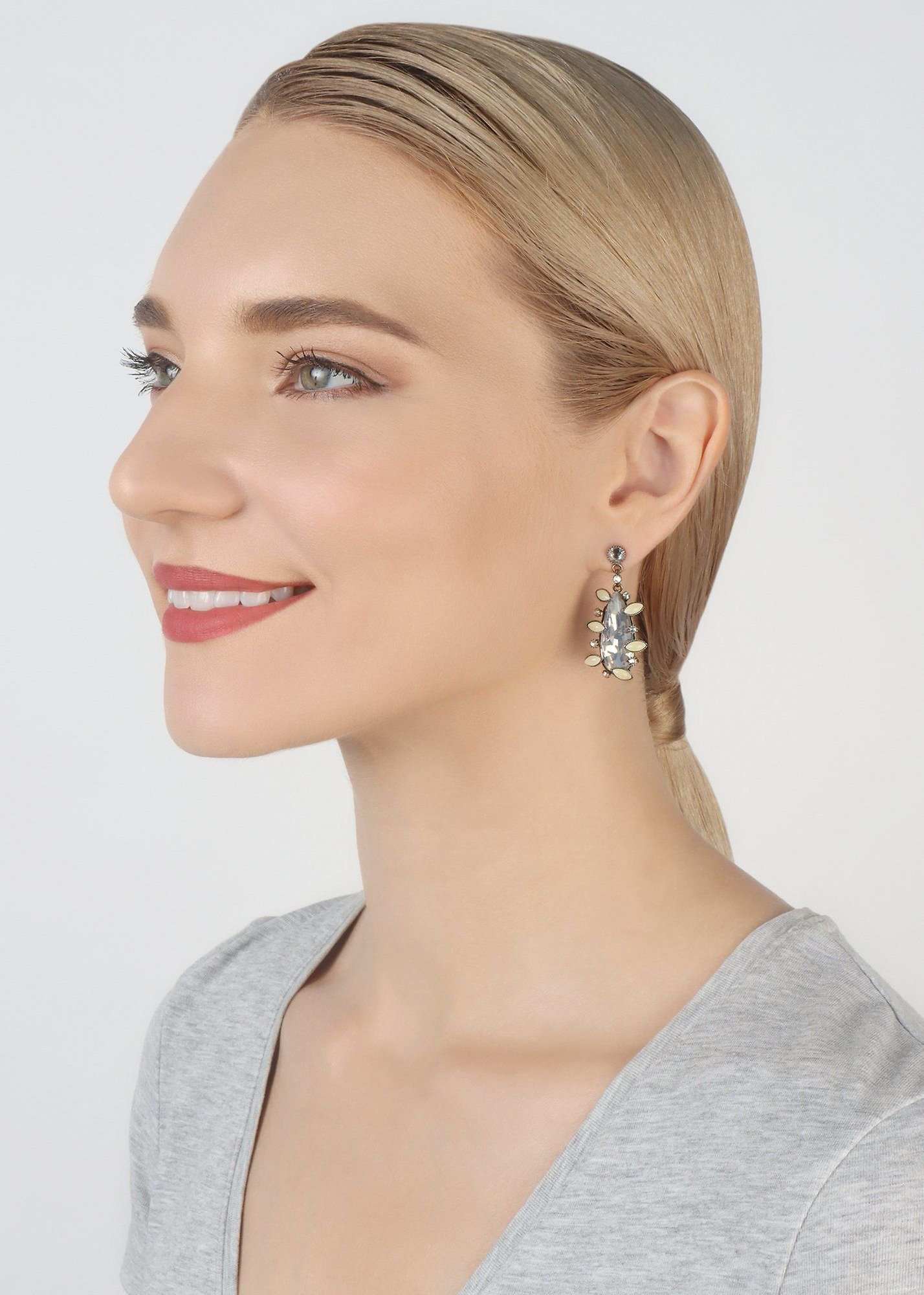 image for Earring Stud Dangling Alien Anemone White  size M
