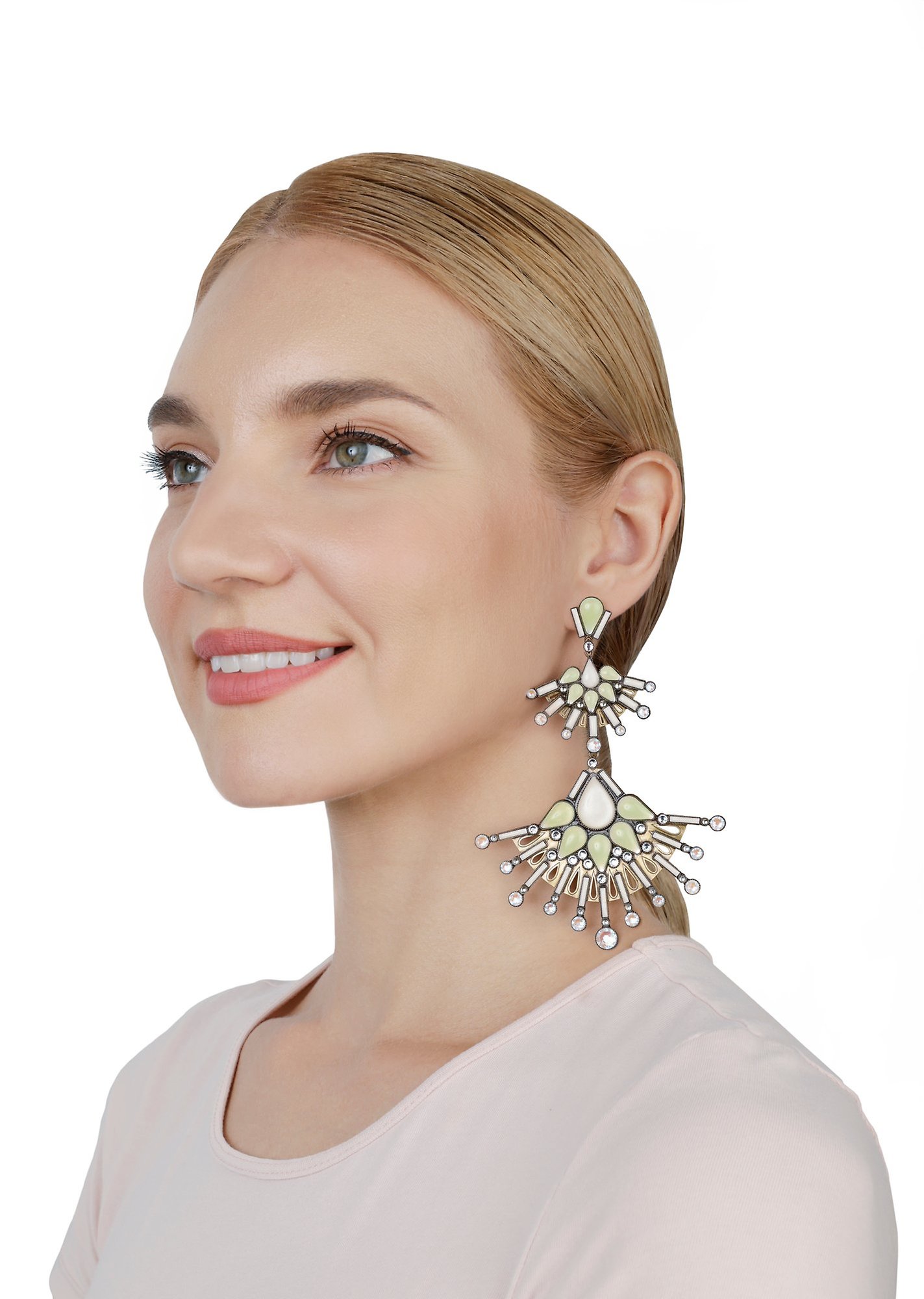 image for Earring Stud Dangling Geisha Innocent For Now white size L